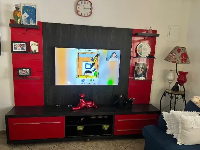 Rack com painel madeira