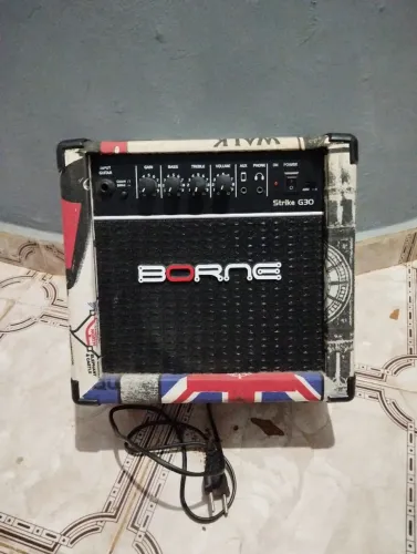 Amplificador de guitarra borne strike G30 (com mal contato)