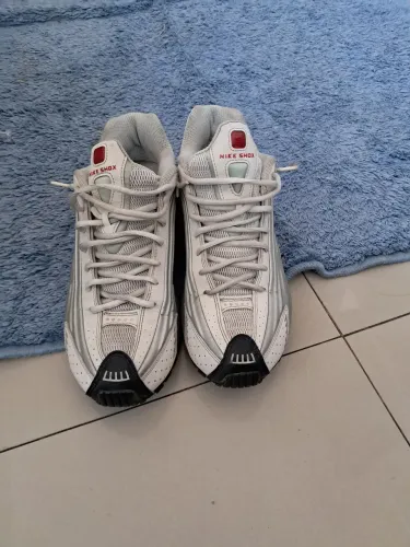 Tênis Nike shox R4