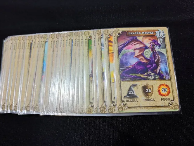 Coleção DRACOMANIA Original e completa em ótimo estado com sleeves de proteção 