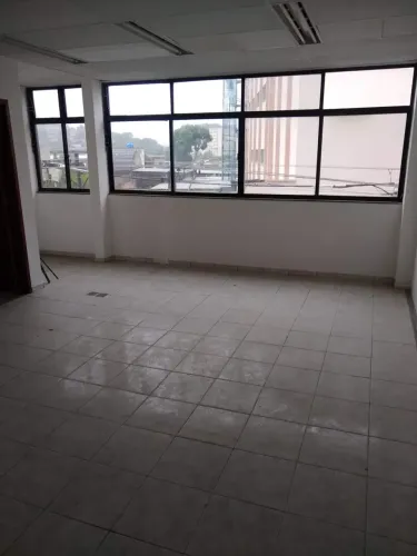 Sala comercial de frente no Colubande - São Gonçalo - RJ