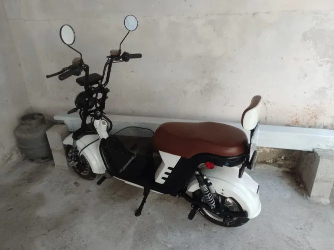 Vendo ciclomotor de 1000 W