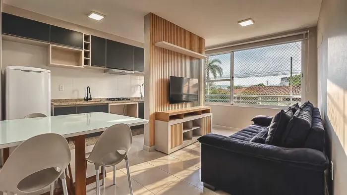 Apartamento mobiliado, 02 quartos, churrasqueira em condomínio club