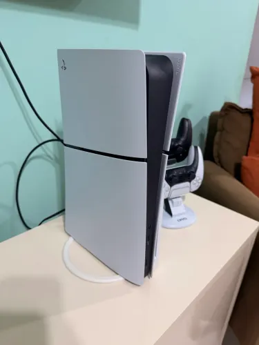 PS5 mídia física + 2 controles ( novos )