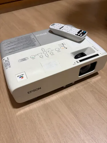 Projetor Epson PowerLite 824+ plus