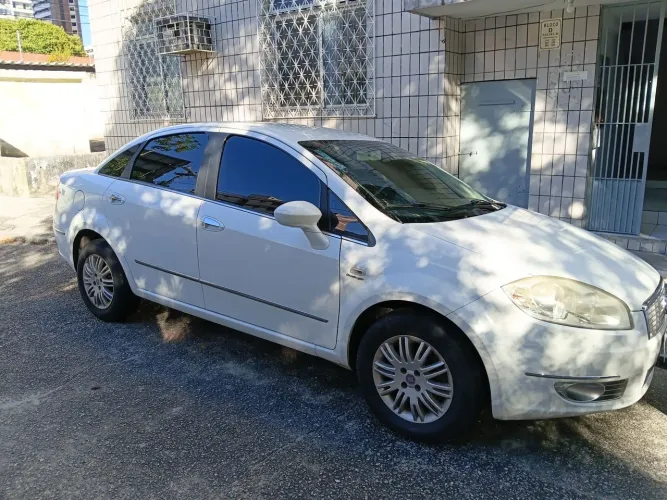 Fiat Linea Essence Dualogic 1.8 Flex 16V 4P 2012