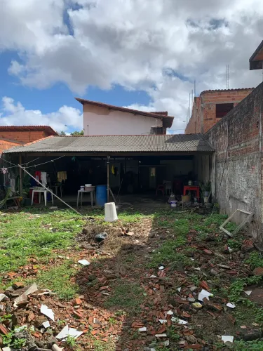 Aluga-se amplo espaço comercial com área coberta - Ideal para diversos tipos de negócio
