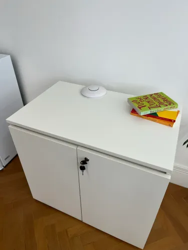 ARMÁRIO BAIXO COM 2 PORTAS E CHAVE