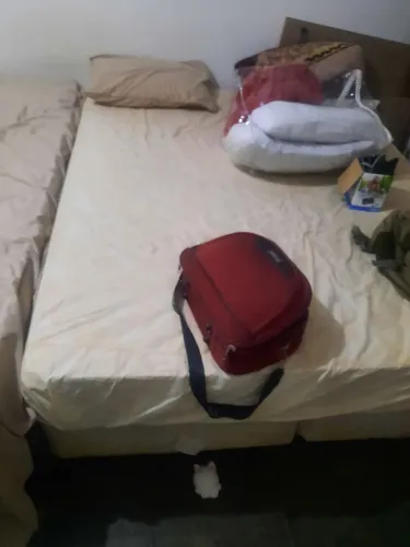 Cama box king colchão de espuma usada