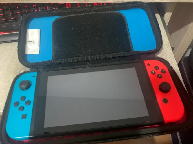 Nintendo Switch + Controle + 3 jogos Pokemon