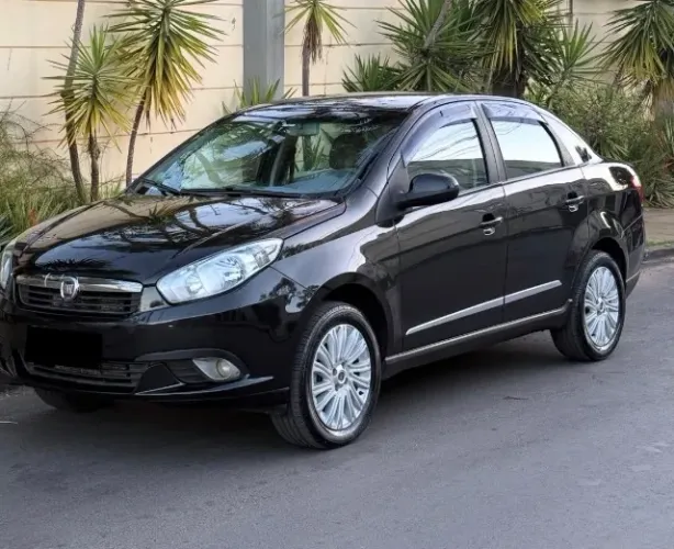 Fiat Grand Siena Essence 1.6 Flex 16V 2013