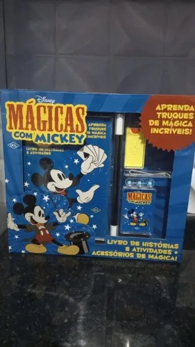 kit "Mágicas com Mickey" da DCL Editora, que inclui um livro de histórias e atividades