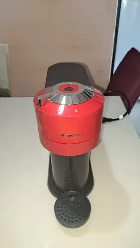 Máquina de Café/ Cafeteira Vertuo Next Vermelho Cereja 110V + Kit de cápsulas