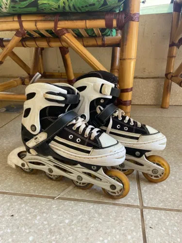 Patins ajustável branco e preto (36 ao 39) 