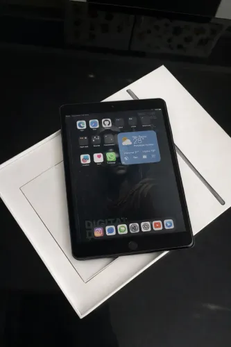 iPad 8ª Geração 32GB Wi-Fi | Capa + Película Fosca + Caixa | R$ 1.450