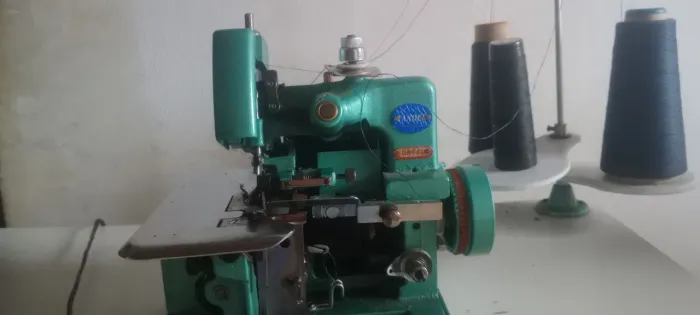 Vende - se máquina overloque semi industrial