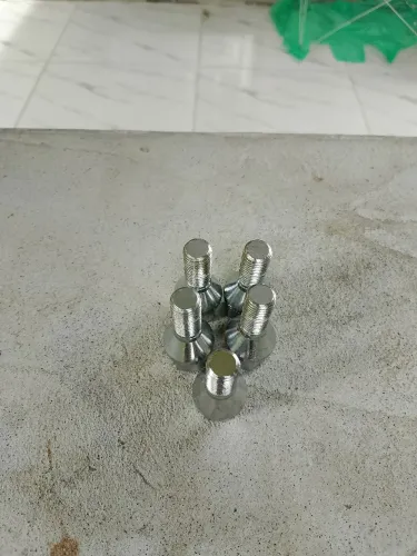 Parafuso de roda cromado gol Voyage 