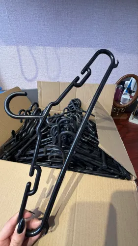 70 Cabides plásticos diversos 