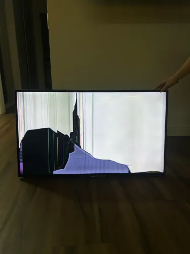 TV Philips 43" Smart Full HD / Tela quebrada