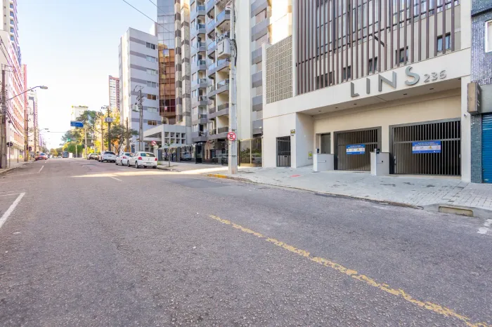 Apartamento mobiliado no Centro de Curitiba pronto para morar, moderno e funcional