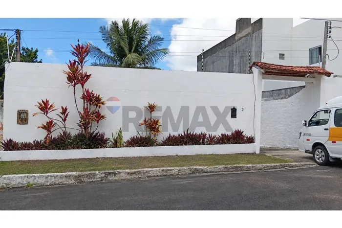 Casa em condomínio fechado no bairro Petrópolis, em Maceió.