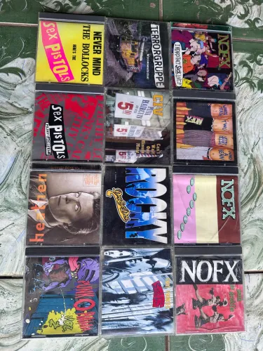 Colecao CDs rock Punk rock ramones green day NOXF outros metal rock