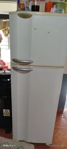 Vendo geladeira Eletrolux Frost Free df37 