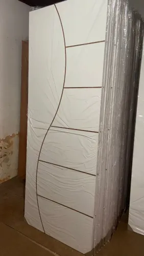 Portas em HDF. Excelentes para renovar sua casa ou escritório !