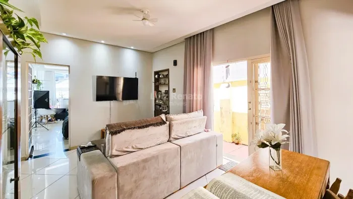 Casa para aluguel, 4 quartos com 2 suítes, 400m² no bairro Floresta