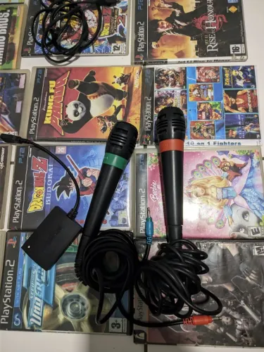 Kit PlayStation 2: Câmera EyeToy + 2 Microfones SingStar + Jogos (Brinde)