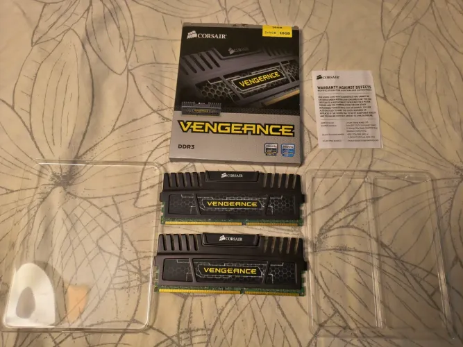 Memória Corsair Vengeance 2 x 8GB DDR3 1600Mhz