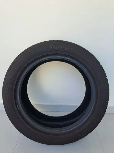 Vende-se, pneu ,Pirelli, 235, / 50/ aro 18 .