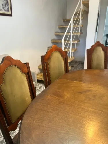 Conjunto mesa de jantar colonial em madeira maciça com 6 cadeiras