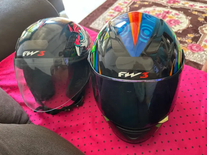 Vendo dois capacete fw3 250$ cada 450$ os dois