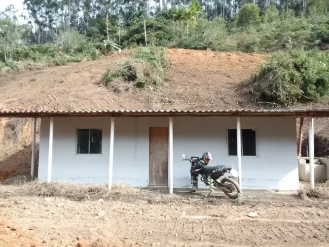 Chácara de 2600 metros casa perto do asfalto