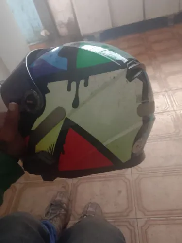 Vendo ls2 semi nova só tem marca de uso 