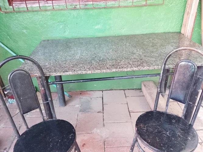 Desapego mesa de ferro grande metros e2. 2 cadeira 0