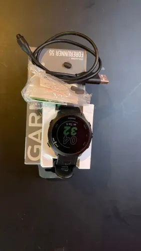 Garmin forerunner 55, com duas películas e tampinhas para o carregador, dois mês de uso 