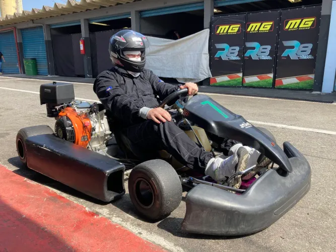 Kart pronto para rodar com motor 4 tempos 7hp novo + Motor 2T Parilla RA 32hp junto