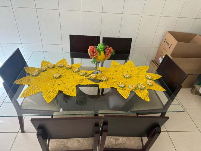Mesa com 6 cadeiras