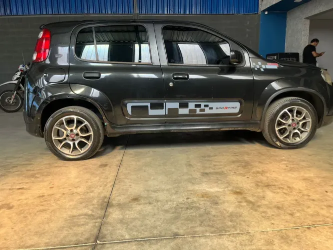 Fiat Uno Sporting 1.4 EVO Fire Flex 8V 4P 2013