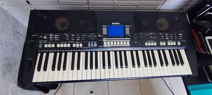Yamaha PSR-S550 Completo + Fonte + Capa + Pen Drive com Ritmos