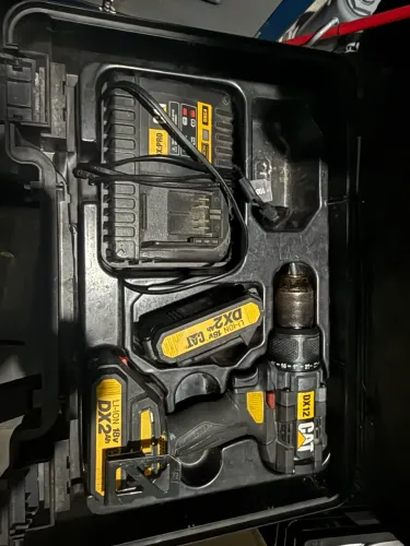 Parafusadeira / Furadeira impacto + Chave de impacto Caterpillar - Bateria 18v