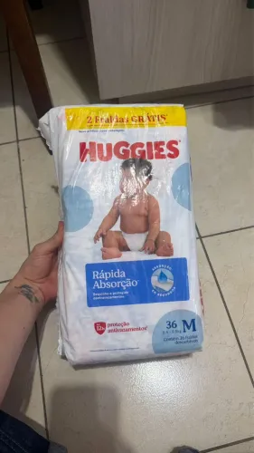 2 pacotes de Fraldas Huggies Rápida Absorção tamanho M 36 unidades R$ 25,00 (cada pacote).