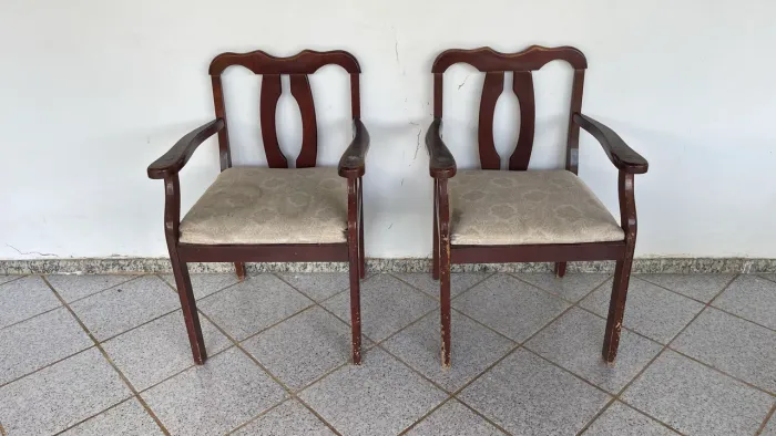 Cadeiras de madeira