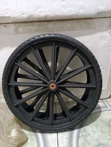 Vende-se pneu de carrinho de picolé 