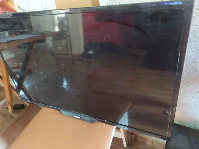 Vendo tv PHILIPS 32PHG4900/78