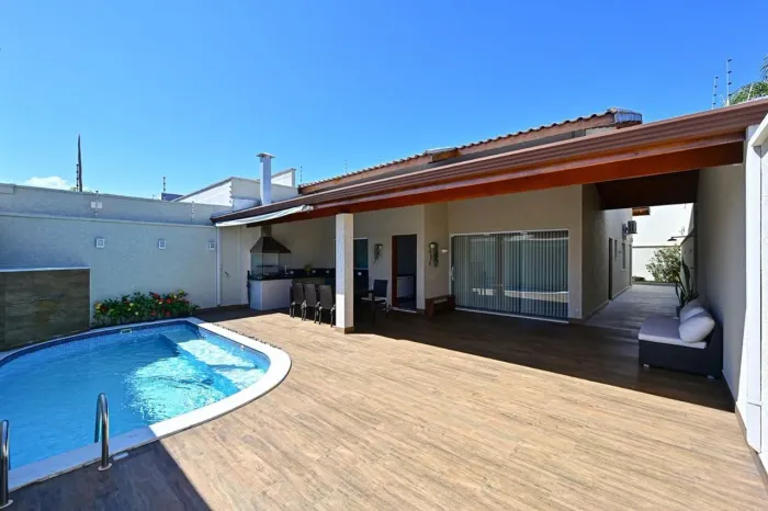 Casa à Venda em Estância São José, Peruíbe - SP