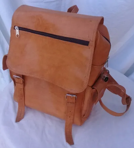 Mochila de couro (seminova/usada uma só vez), produto artesanal de excelente qualidade.