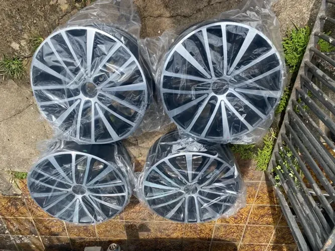 Roda VW Jetta aro 17 original sem detalhes semi nova valor mínimo 
